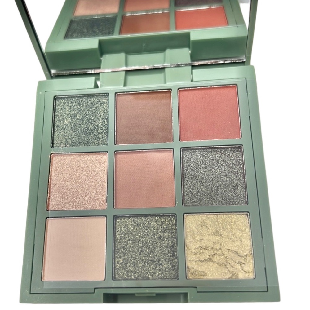 Ciateโ London Trend Palette in OLIVE - Picture 5 of 9